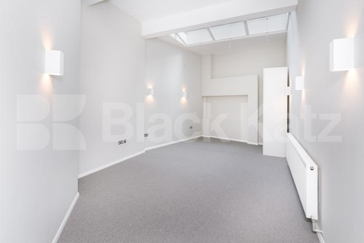 Stunning three bedroom warehouse apartment offering loft style features  Eagle House - Eagle Wharf Road, Old Street - Shoreditch Park